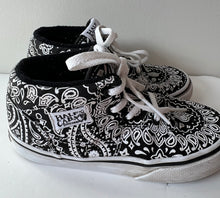 Load image into Gallery viewer, Vans Half Cab Shoes 10C
