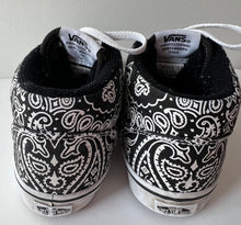 Load image into Gallery viewer, Vans Half Cab Shoes 10C
