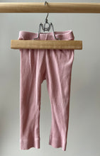 Load image into Gallery viewer, Old Navy Ribbed Leggings 12-18M
