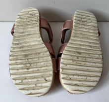 Load image into Gallery viewer, H&amp;M Rose Gold Sandals 7.5C
