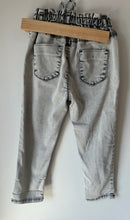 Load image into Gallery viewer, Zara Jeans Size 3/4
