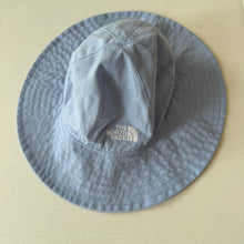 Load image into Gallery viewer, Reversible The North Face Hat 4-5T
