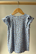 Load image into Gallery viewer, H&amp;M Ribbed Floral Top 6-8Y

