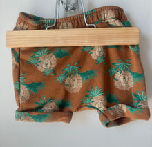 Load image into Gallery viewer, Old Navy Lion Shorts 3-6M
