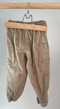 Load image into Gallery viewer, BabyGap Floral Cargo Pant 2Y

