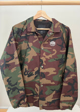 Load image into Gallery viewer, Vans Camo Windbreaker LG
