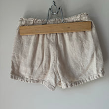 Load image into Gallery viewer, BabyGap Shorts Size 2
