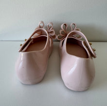 Load image into Gallery viewer, Mini Melissa Sandals Size 7
