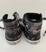 Load image into Gallery viewer, Converse High Tops Size 5
