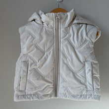 Load image into Gallery viewer, Old Navy Water Resistant Cropped Vest 6/7
