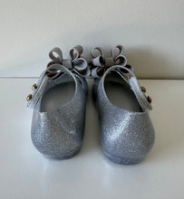 Load image into Gallery viewer, Mini Melissa Sandals Size 6C
