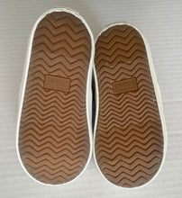 Load image into Gallery viewer, Leopard Toms Size 6C
