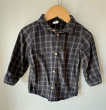 Load image into Gallery viewer, H&amp;M Button Up 9-12M
