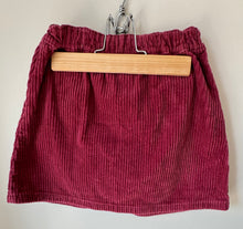 Load image into Gallery viewer, UniQlo Corduroy Skirt Size 5/6
