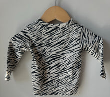 Load image into Gallery viewer, Noppies Zebra Top 2-4M
