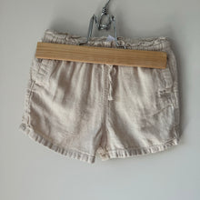 Load image into Gallery viewer, BabyGap Shorts Size 2

