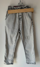 Load image into Gallery viewer, Zara Jeans Size 3/4
