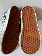 Load image into Gallery viewer, Vans Half Cab Shoes 10C
