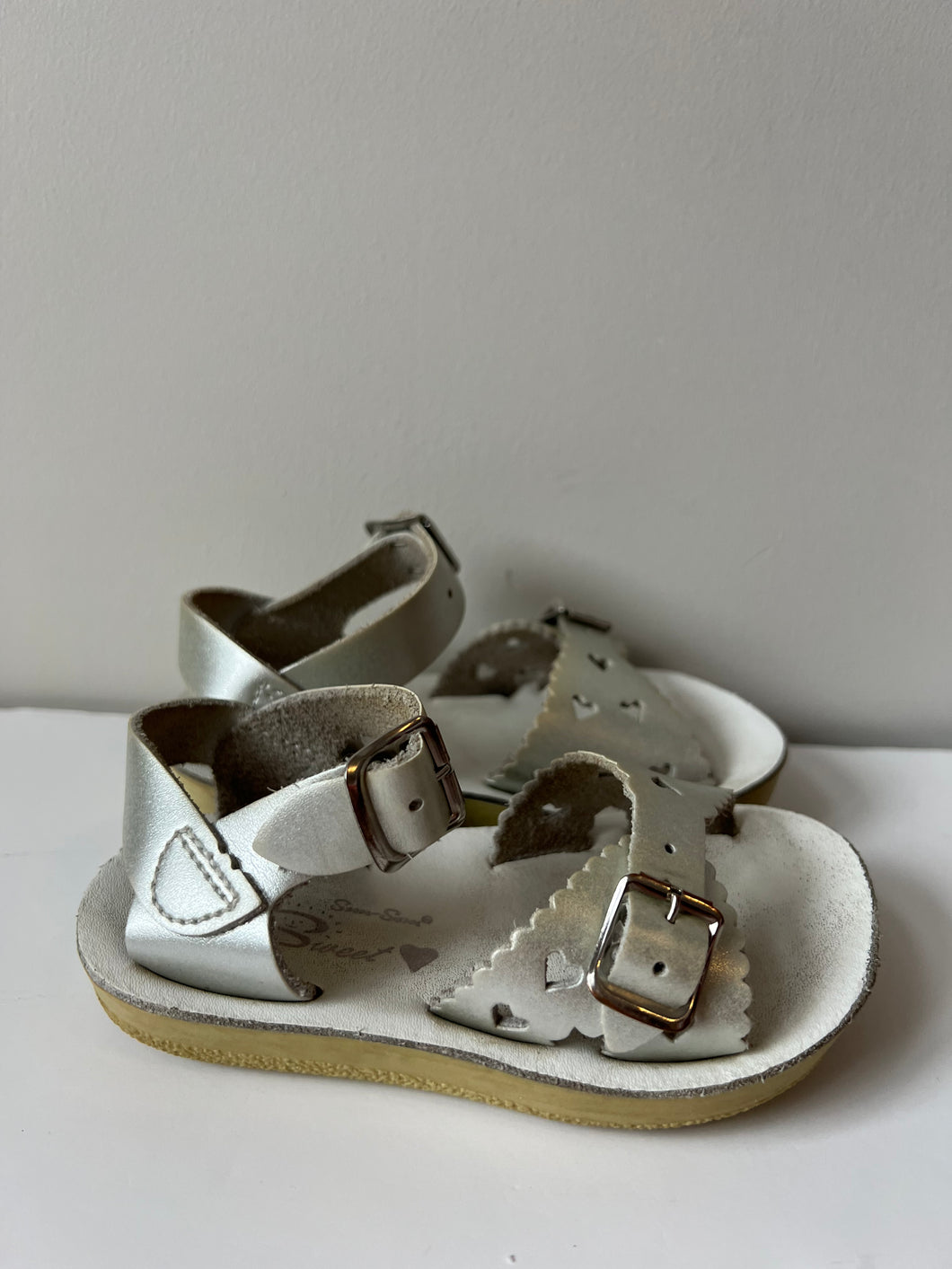 Saltwater Silver Sweetheart Sandals Size 6