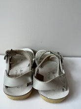 Load image into Gallery viewer, Saltwater Silver Sweetheart Sandals Size 6
