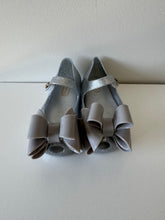 Load image into Gallery viewer, Mini Melissa Sandals Size 6C
