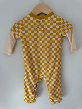 Load image into Gallery viewer, Smiley Romper 3-6M
