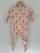 Load image into Gallery viewer, UniQlo Ribbed Balloon Footie 12-18M
