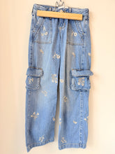 Load image into Gallery viewer, Abercrombie Kids Embroidered Floral Cargo Jeans Size 7/8 Long
