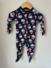 Load image into Gallery viewer, Old Navy Santa Footie 3-6M
