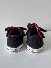 Load image into Gallery viewer, Converse Bull Dog Shoes Size 4C
