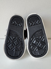 Load image into Gallery viewer, Converse Bull Dog Shoes Size 4C

