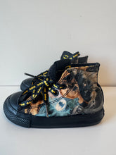 Load image into Gallery viewer, Batman Hightop Converse Size 7C
