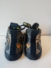 Load image into Gallery viewer, Batman Hightop Converse Size 7C
