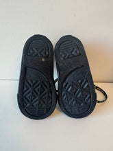 Load image into Gallery viewer, Batman Hightop Converse Size 7C

