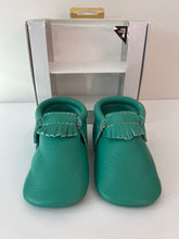 Load image into Gallery viewer, Freshly Picked Moccasins Size 4
