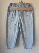 Load image into Gallery viewer, BabyGap Barrel Leg Mouse Detail Jean Size 4
