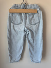 Load image into Gallery viewer, BabyGap Barrel Leg Mouse Detail Jean Size 4
