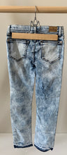 Load image into Gallery viewer, Jordache Acid Wash Distressed Jean Size 7
