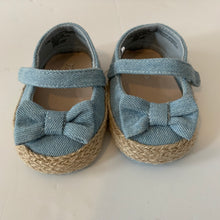 Load image into Gallery viewer, Baby Espadrilles 3-6M
