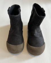 Load image into Gallery viewer, Zara Boots Size 9
