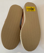 Load image into Gallery viewer, *With Sticker* Havaianas Shoe 11C
