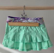 Load image into Gallery viewer, Ivivva Skirt Size 8
