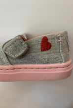 Load image into Gallery viewer, Toms Love Shoes Size 3INF
