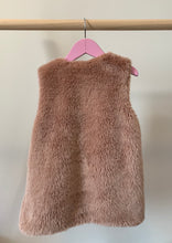 Load image into Gallery viewer, Zara Faux Fur Vest Size 5-6
