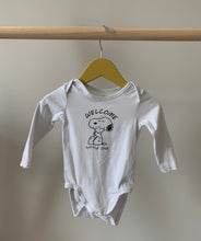 Load image into Gallery viewer, H&amp;M Snoopy Organic Cotton Onesie 4-6M
