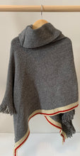 Load image into Gallery viewer, Roots Kids Cabin Poncho O/S
