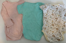 Load image into Gallery viewer, Organic Cotton Onesie Bundle 6-9M
