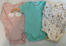 Load image into Gallery viewer, Organic Cotton Onesie Bundle 6-9M
